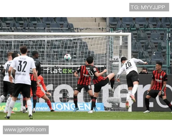 德甲经典：法兰克福力克汉堡，豪取胜利