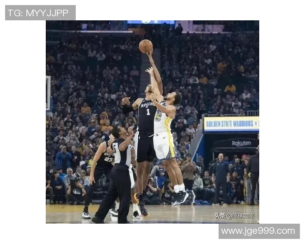 勇士队主场大胜马刺，库里生涯三分数超越雷阿伦